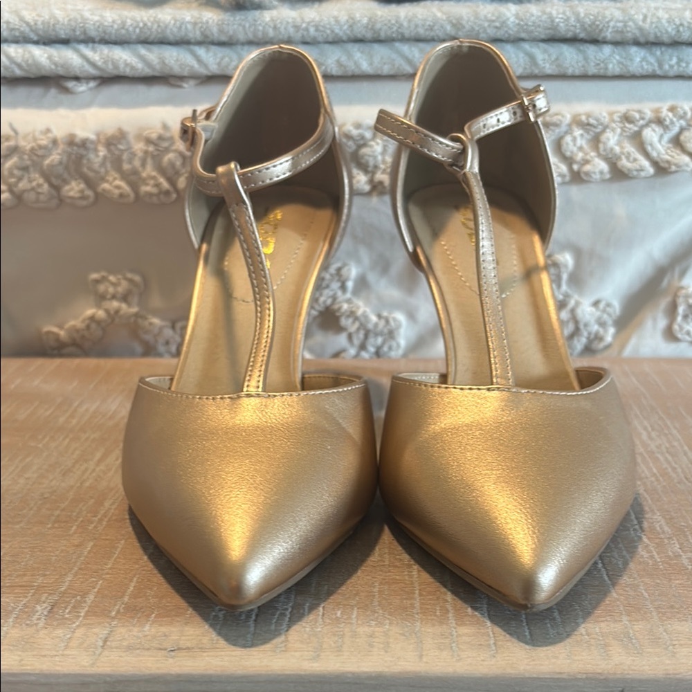 Soda Bahia T Strap Gold Women's Pumps